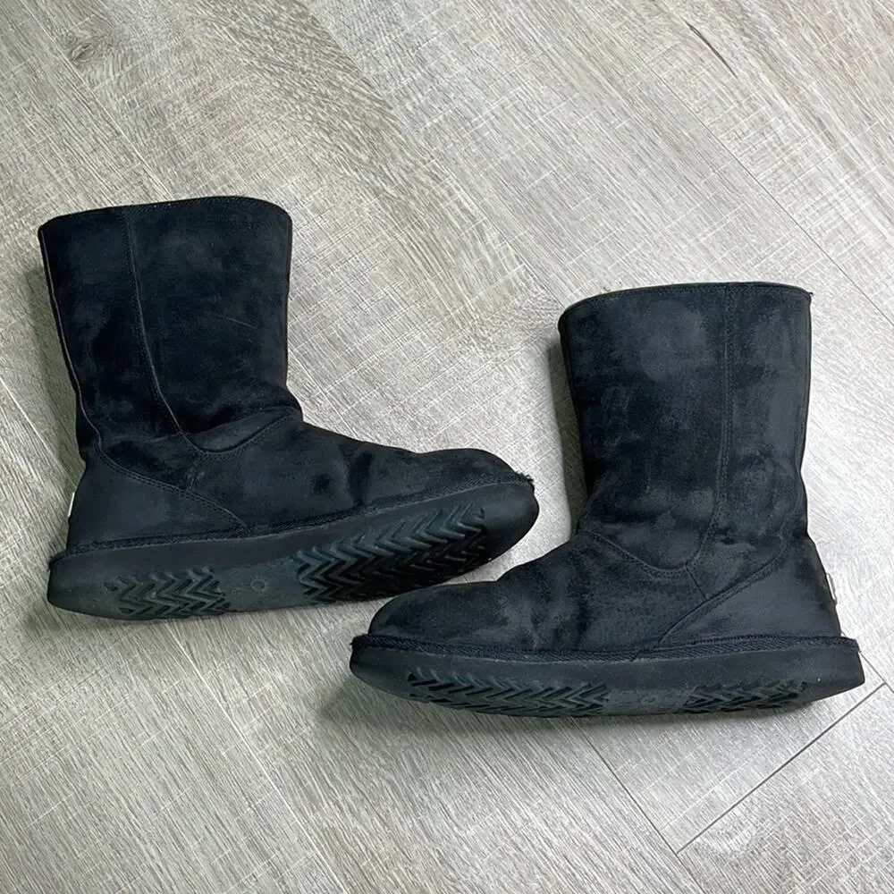 UGG Australia Mayfaire Sherpa Black Suede Side Zip Boots Women’s Size 6